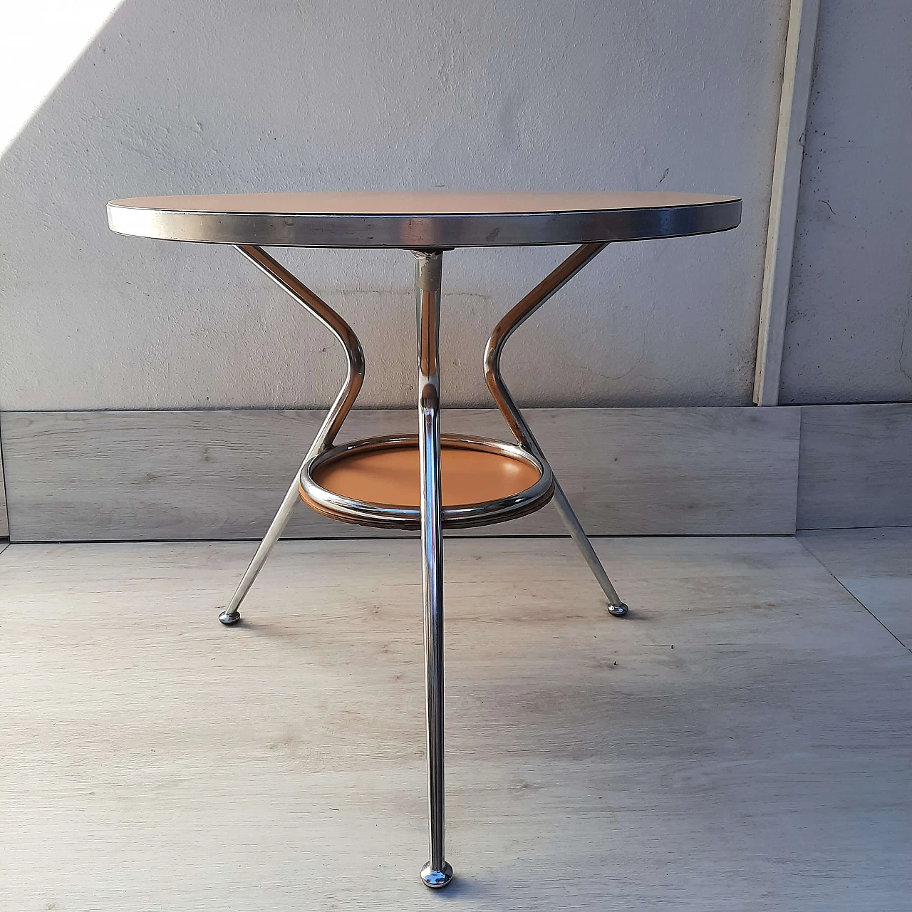 Round chromed metal and formica coffee table, 1960s 1397942