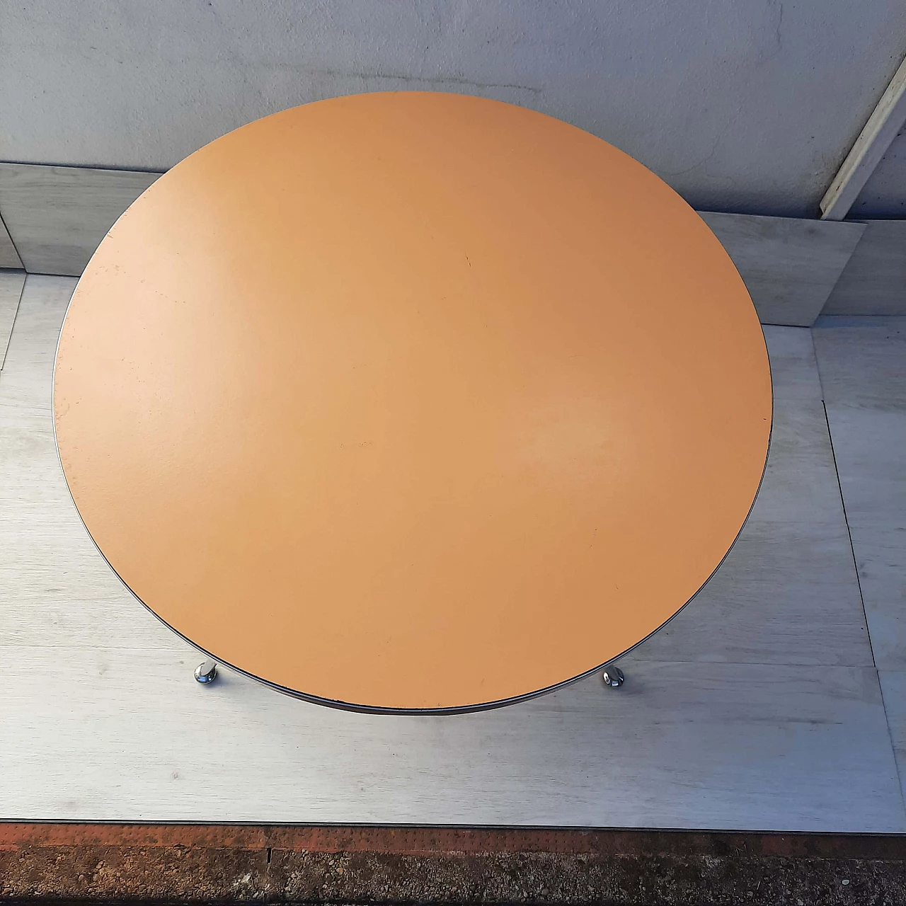 Round chromed metal and formica coffee table, 1960s 1397943