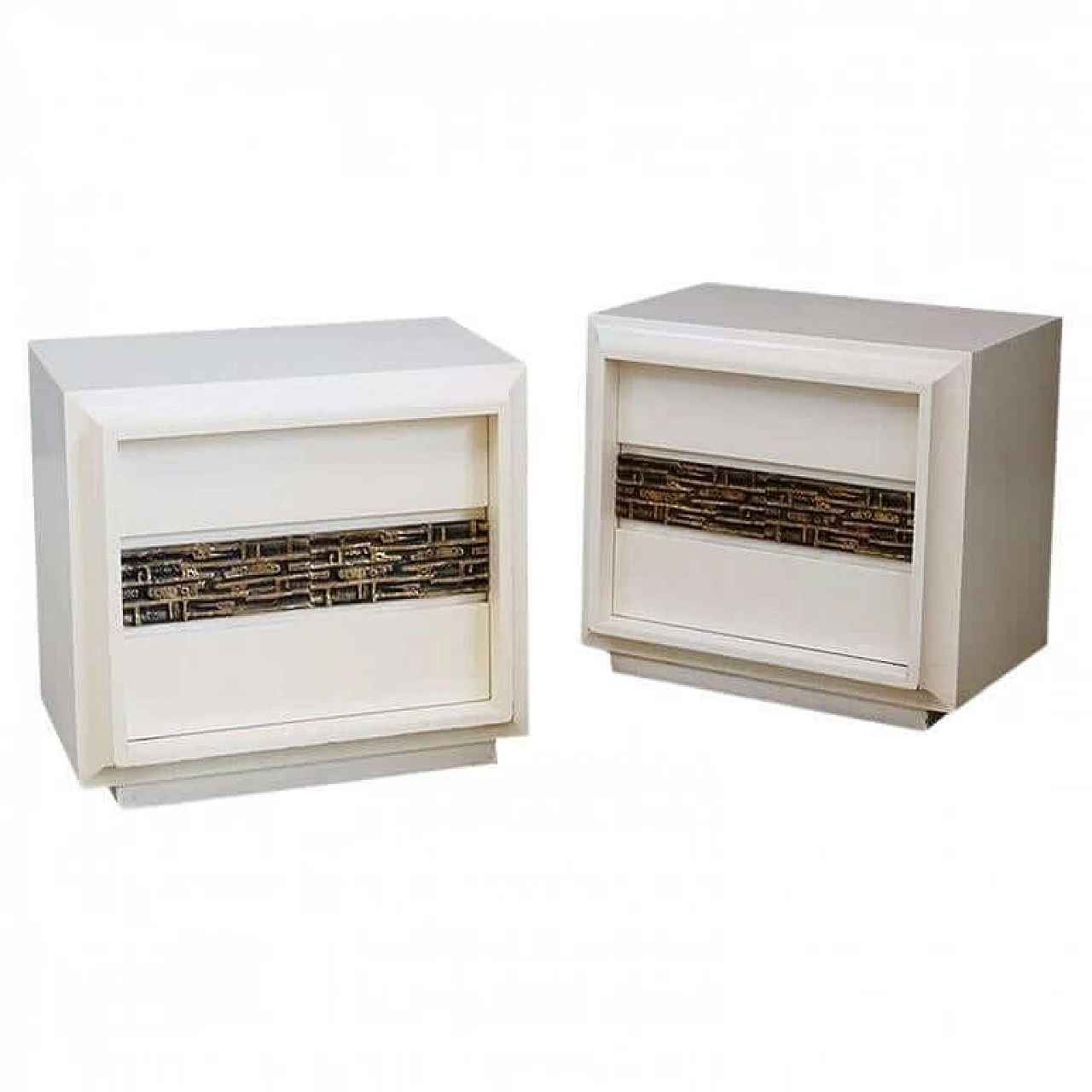 Pair of sculptural bedside tables by Luciano Frigerio in white wood and brass, 1970s 1399042
