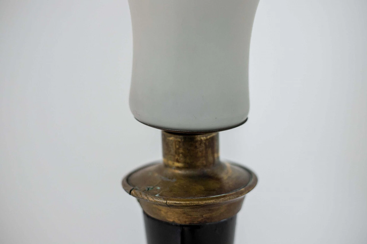 Lampada da tavolo in vetro opalino con struttura in legno e ottone, anni '50 1400577