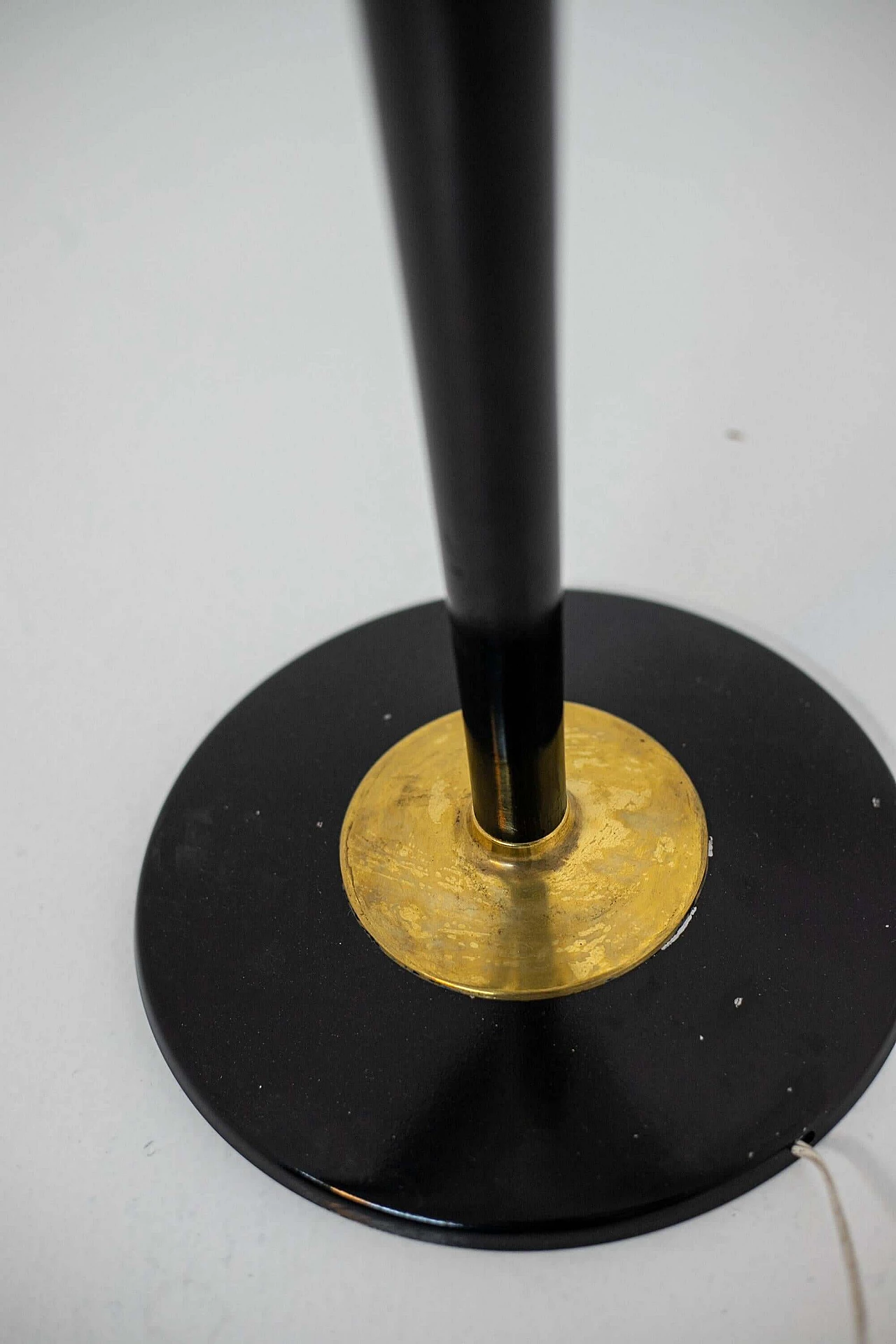 Opal glass table lamp with wood and brass frame, 1950s 1400578