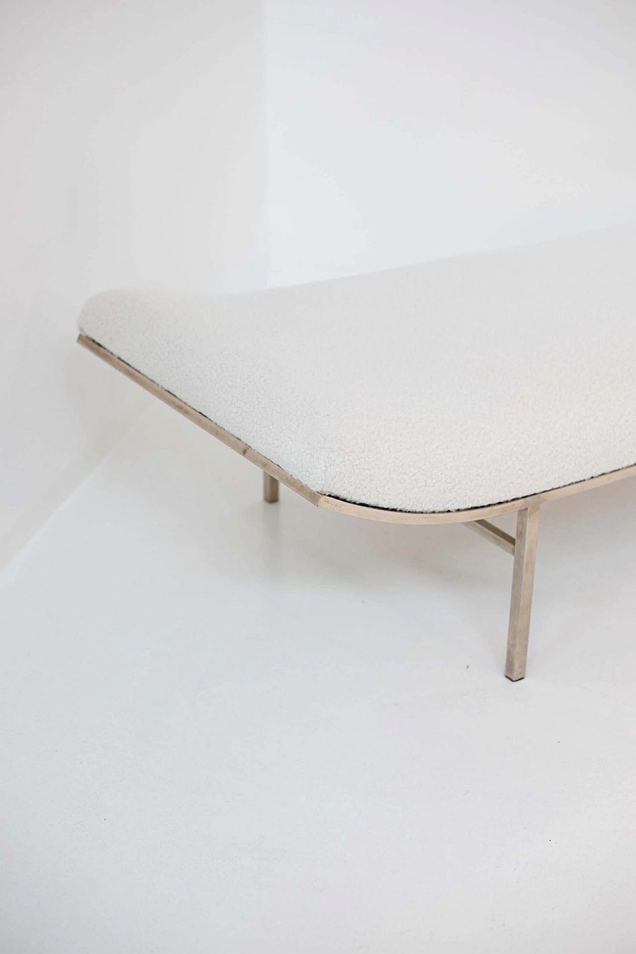 Daybed by Jules Heumann in white bouclé and steel, 1970s 1400922