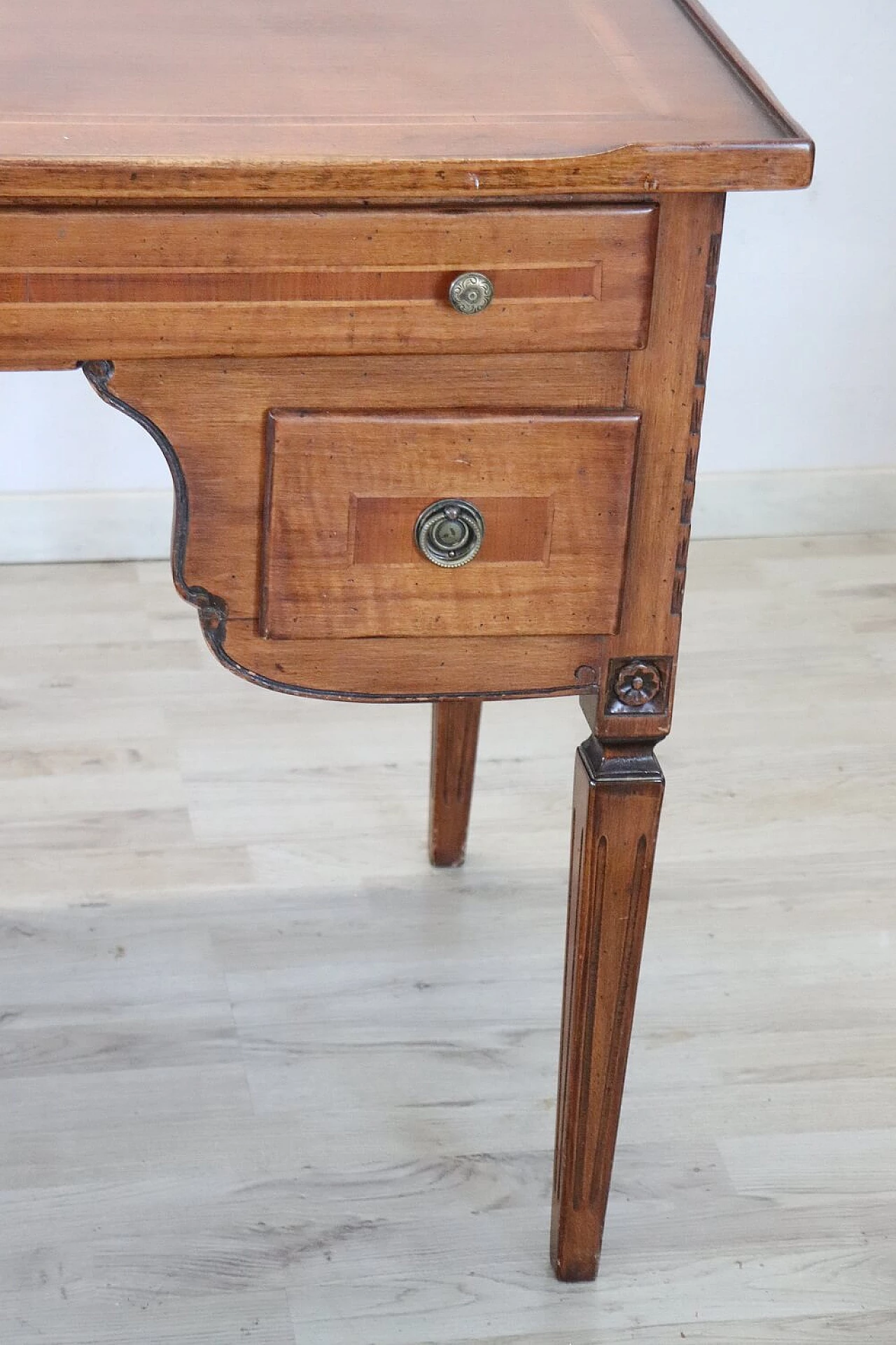 Louis XVI style writing desk in inlaid walnut, '900 1400952