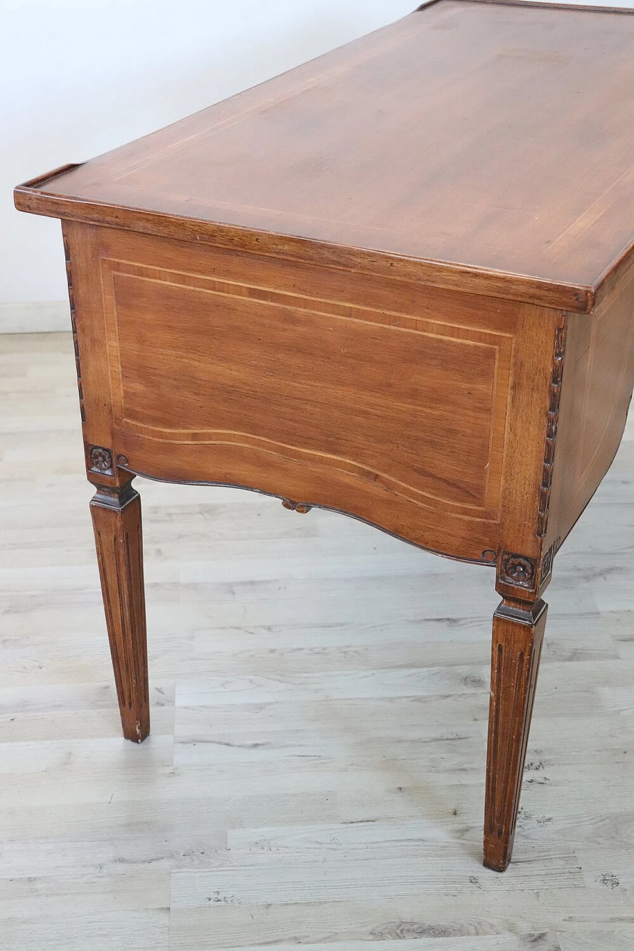 Louis XVI style writing desk in inlaid walnut, '900 1400958