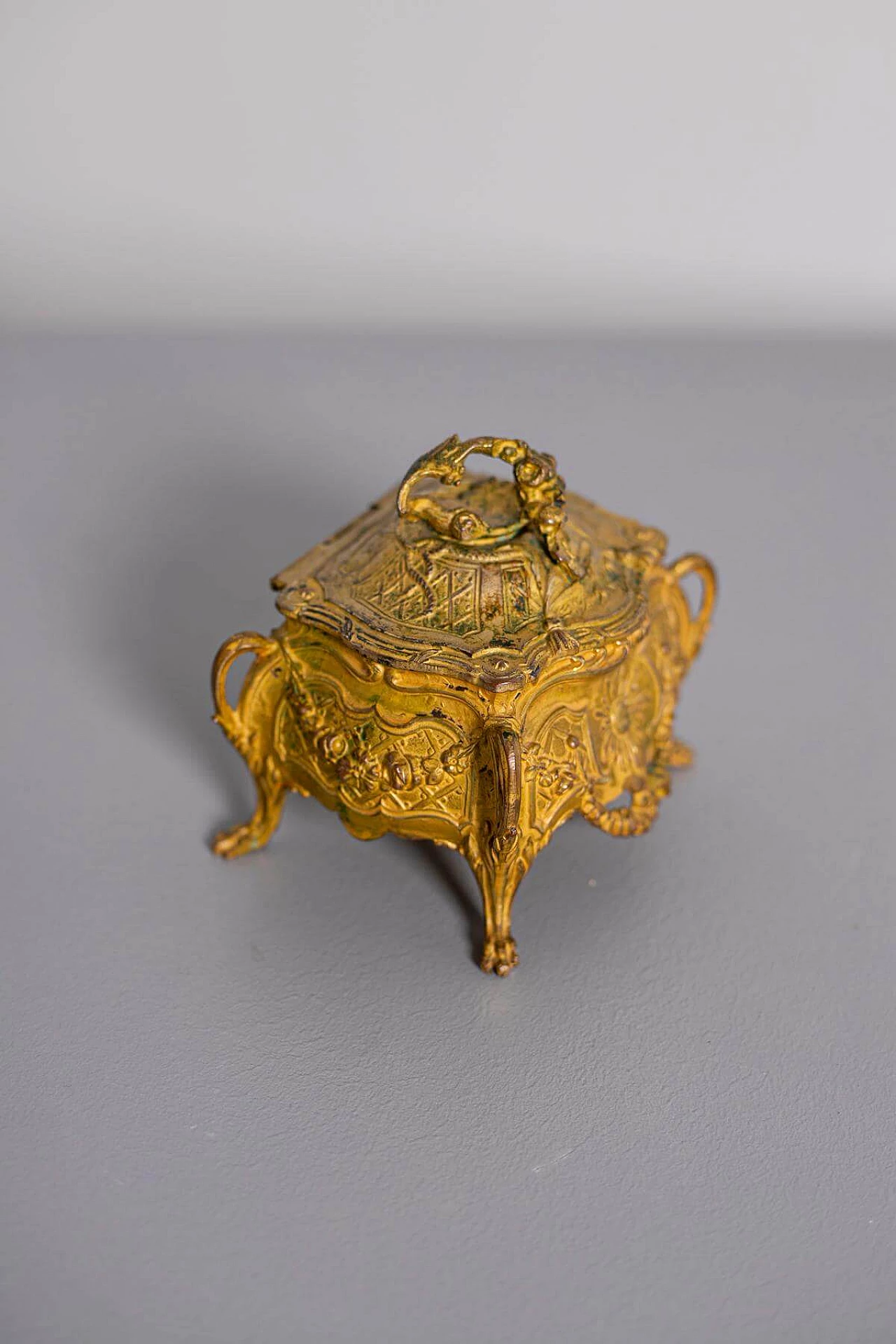 Gilded jewellery box with silk satin lining, 19th century 1403058
