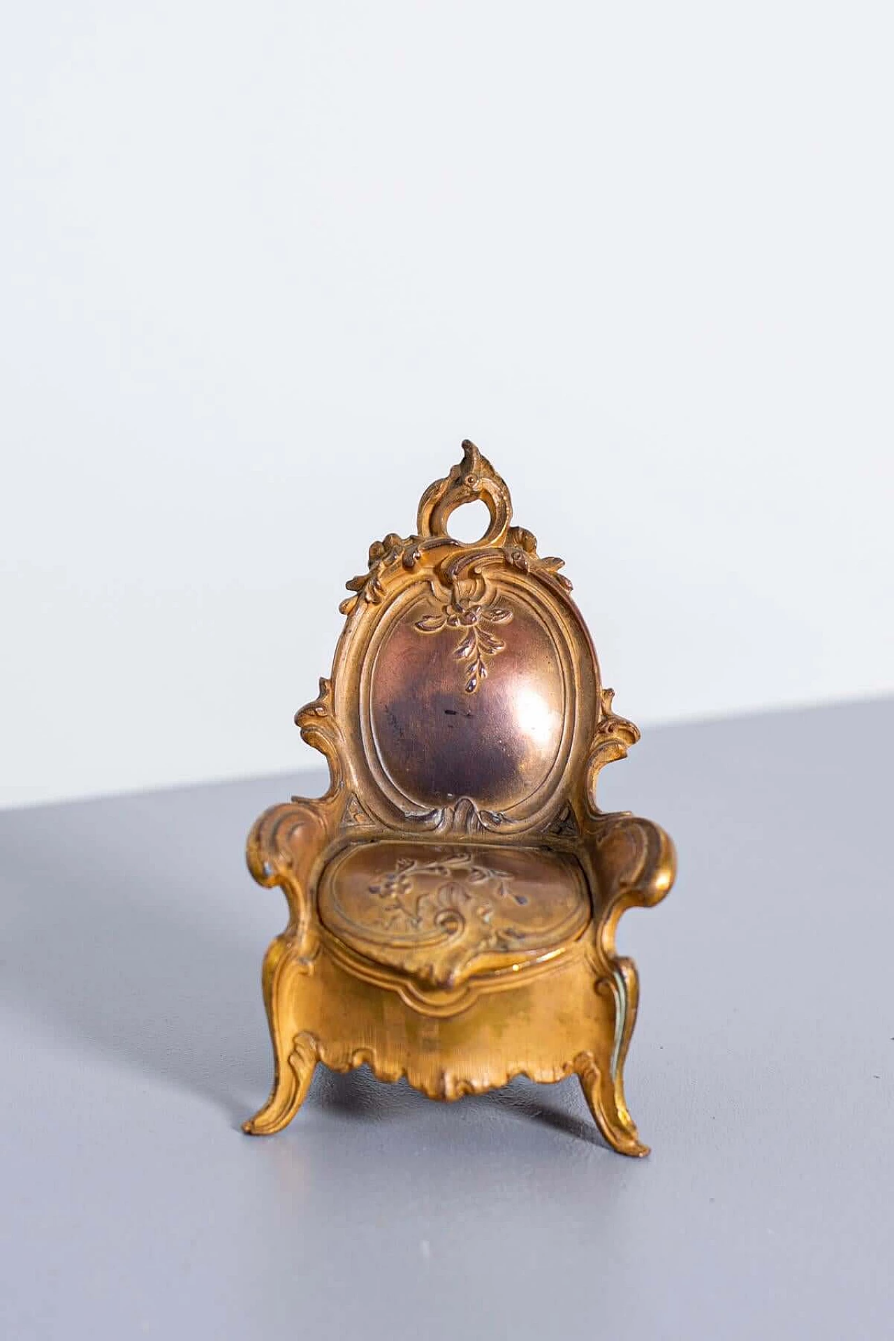 Small gilt bronze armchair-shaped jewellery box, 19th century 1403061