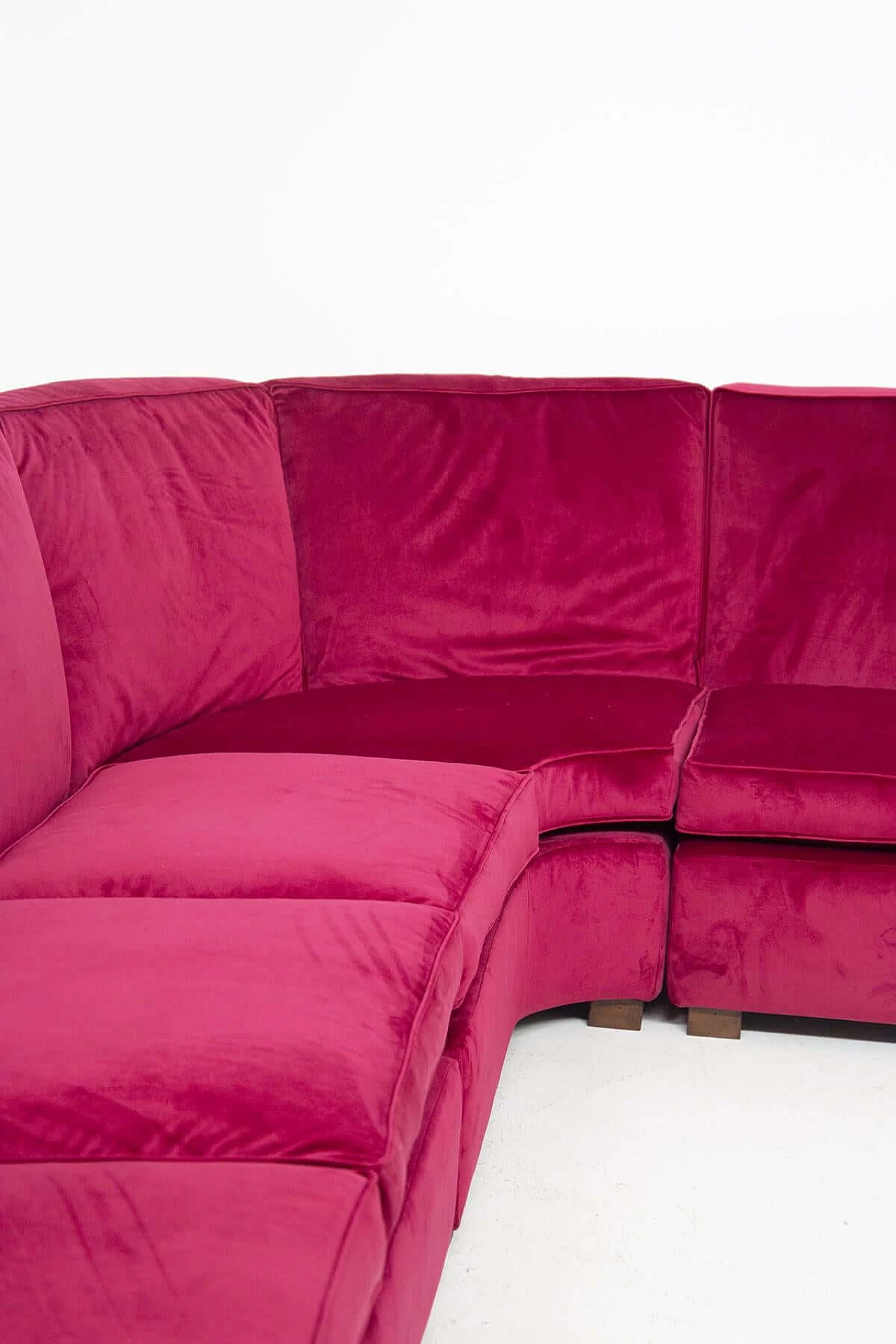 12-seater modular sofa attr. to Luigi Caccia Dominioni in dark fuchsia velvet, 1960s 1403104