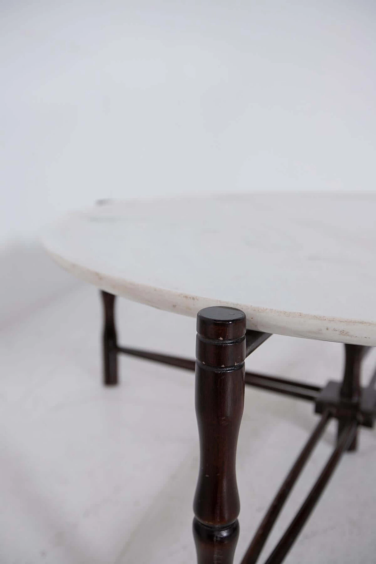 Tavolino di Giuseppe Scapinelli in legno e marmo, anni '50 1403152