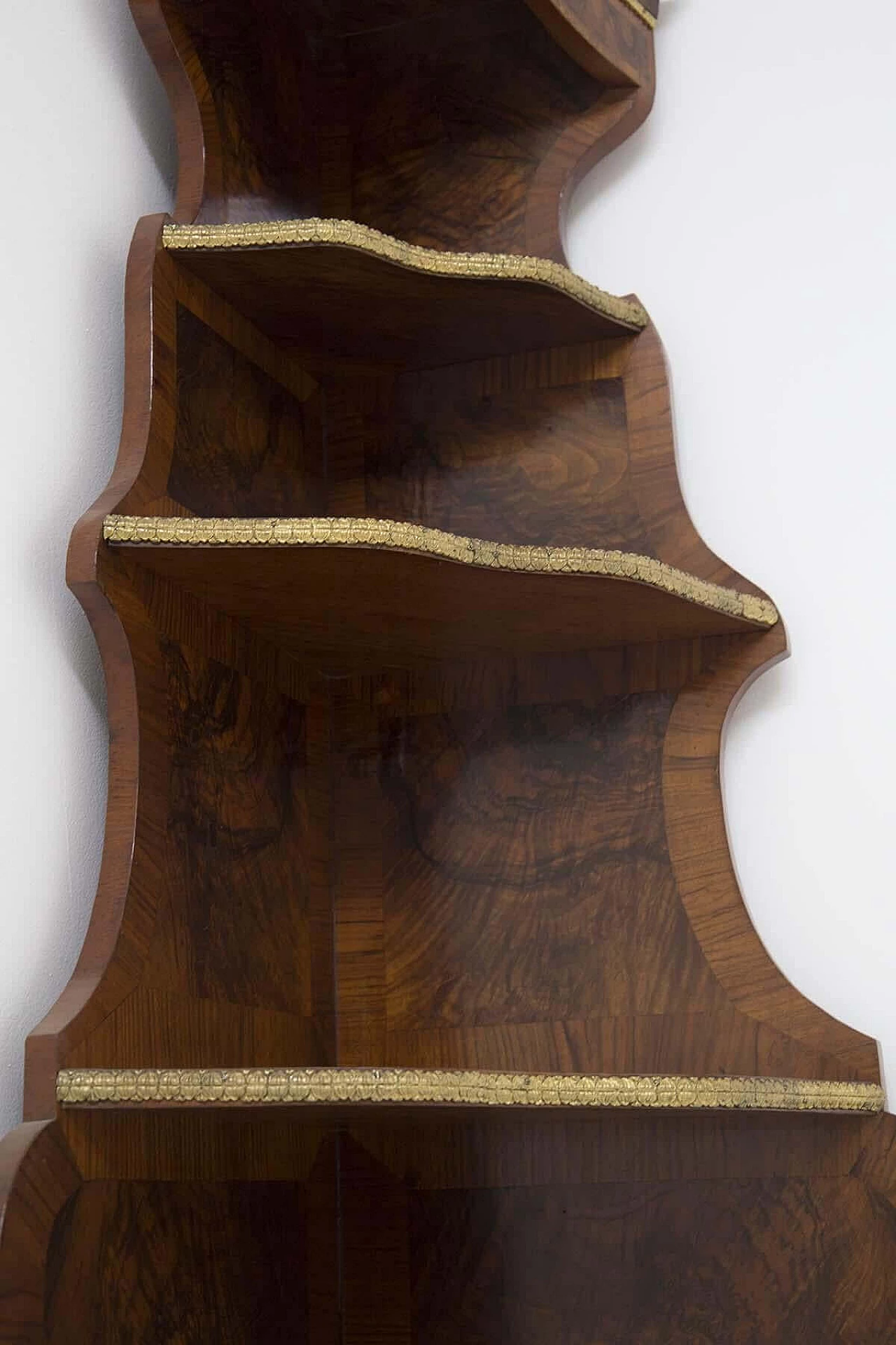 Étagère in legno di noce in stile Luigi XV, del '900 1403382