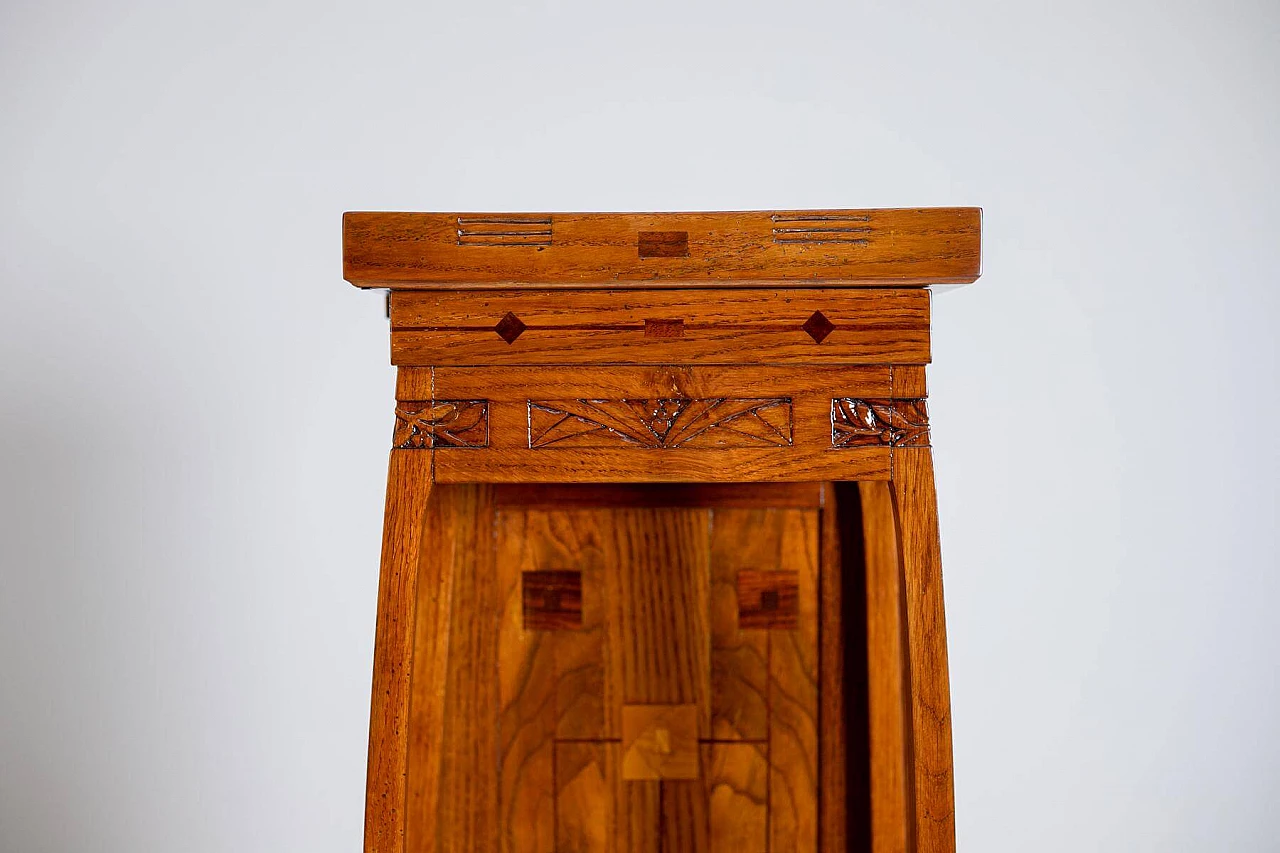 Mobile armadio in legno intagliato in stile Art Nouveau, del '900 1403425