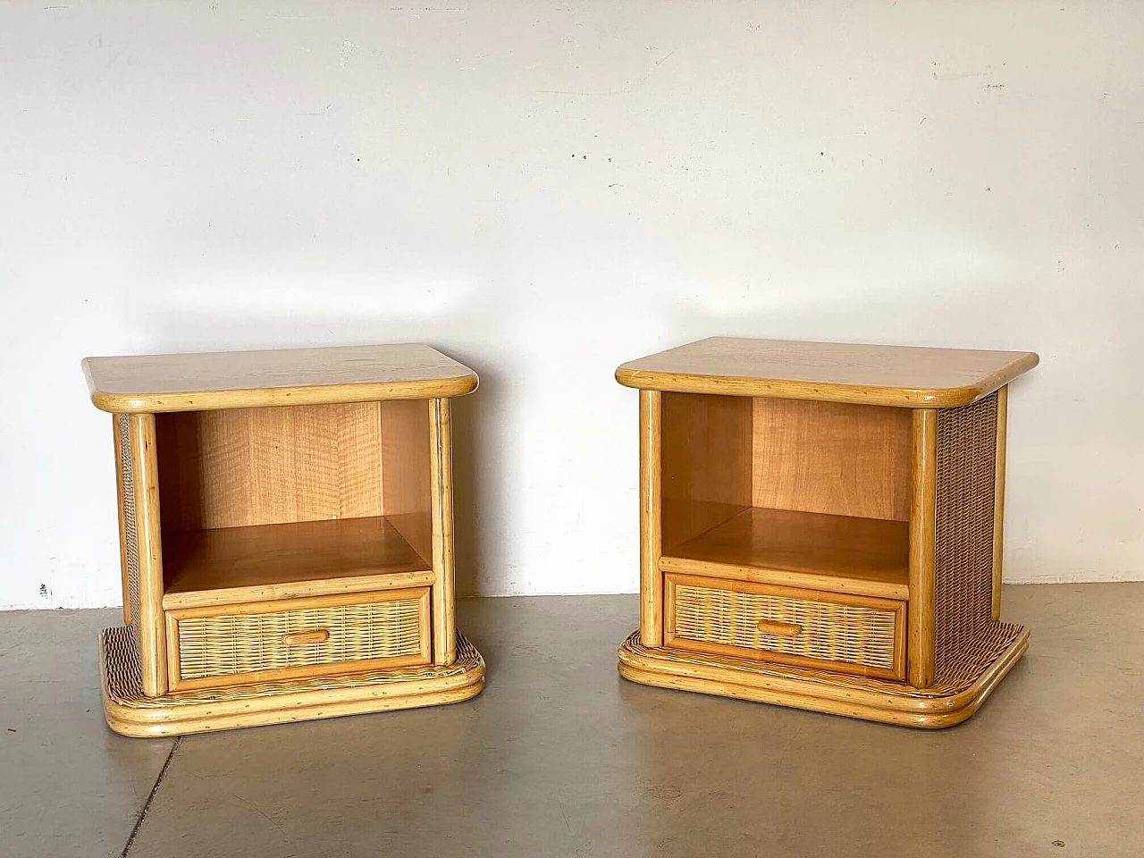 Pair of bedside tables in wicker and bamboo, 80s 1404173