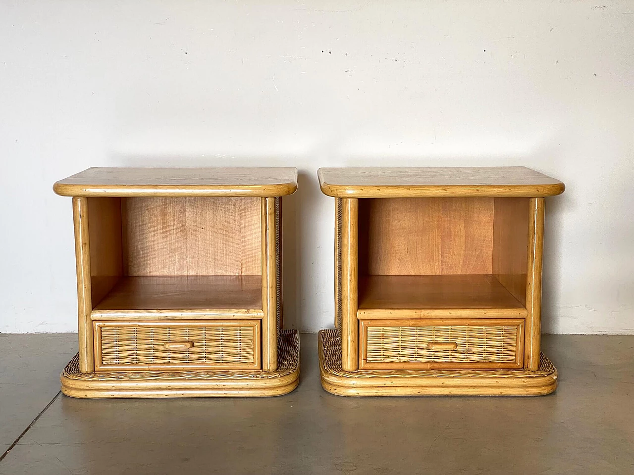 Pair of bedside tables in wicker and bamboo, 80s 1404174