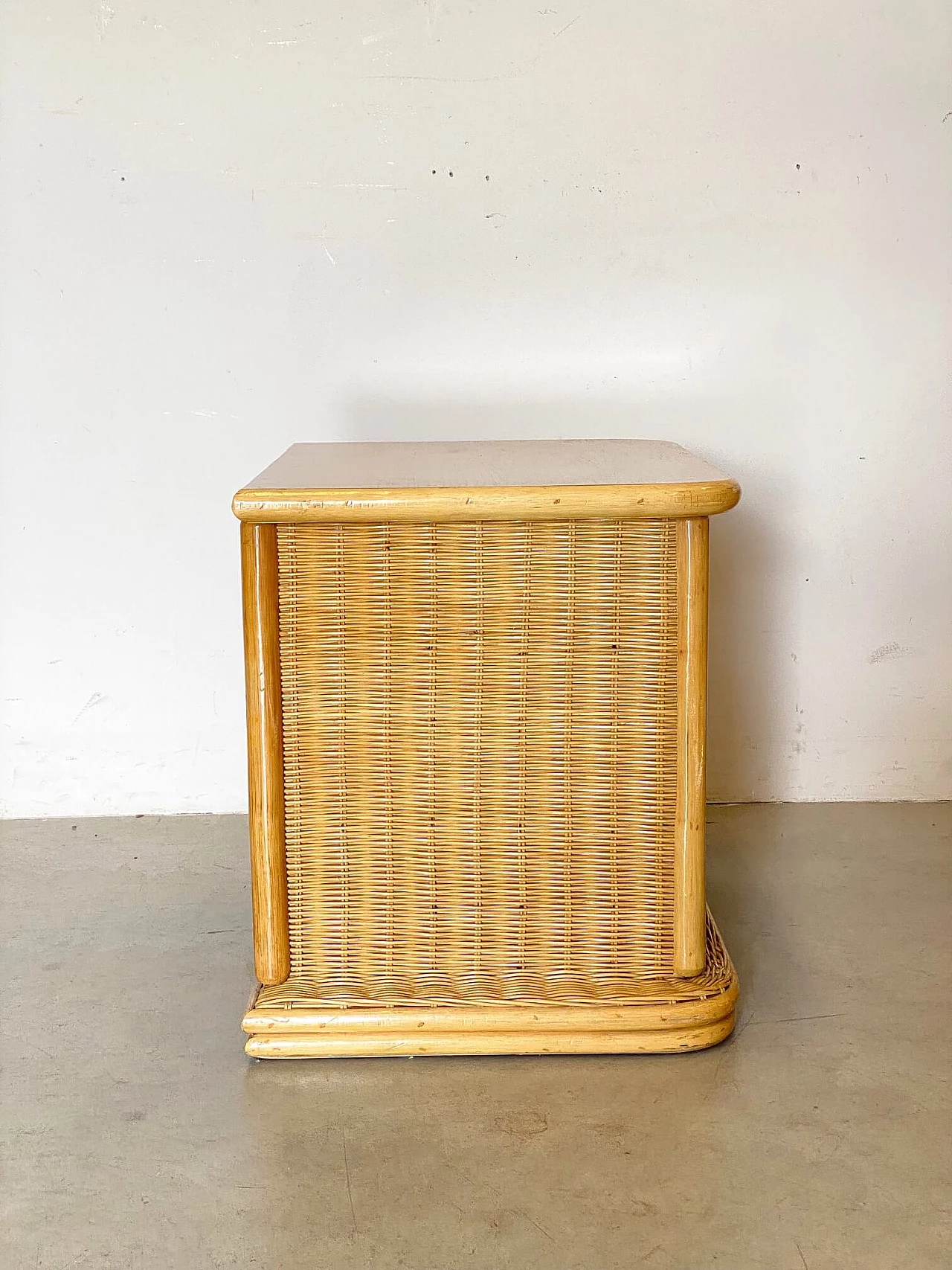 Pair of bedside tables in wicker and bamboo, 80s 1404177