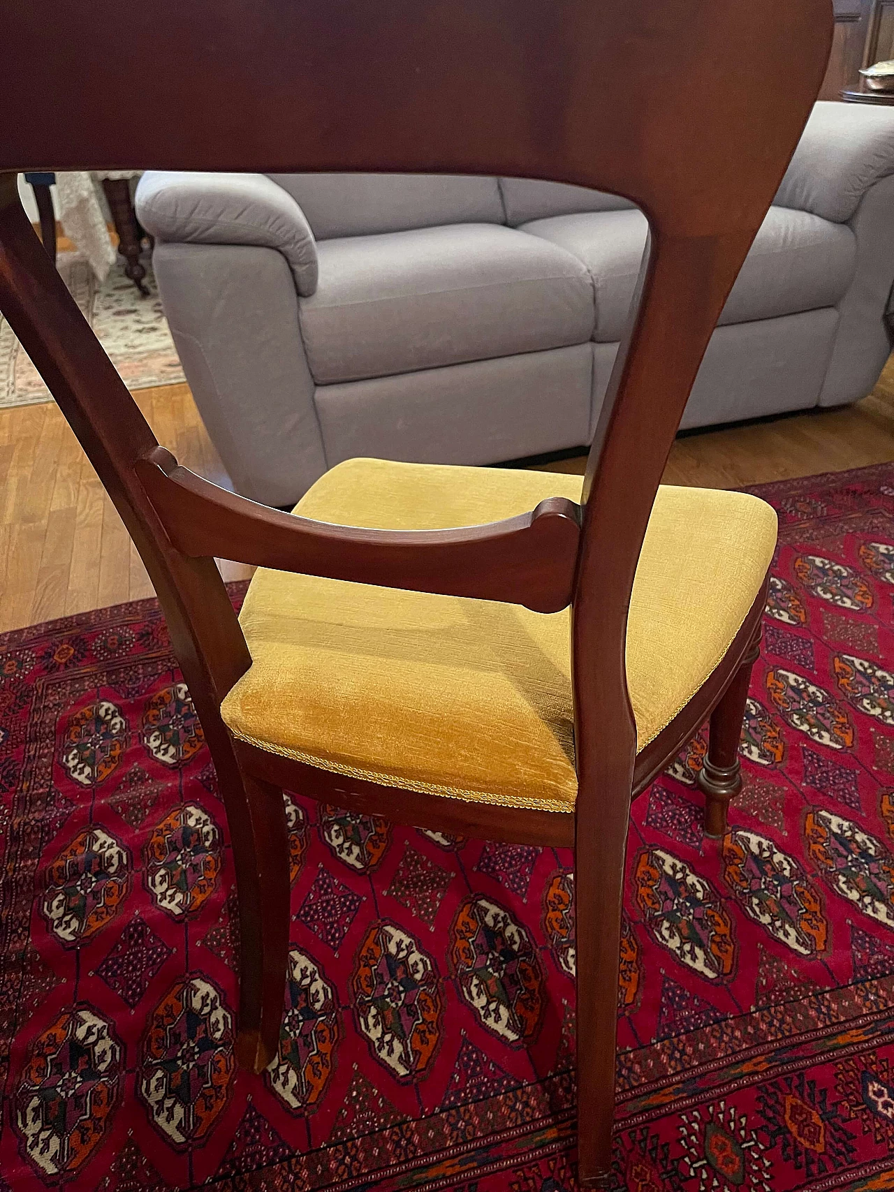 English-style chair with yellow velvet seat, 1980s 1404995
