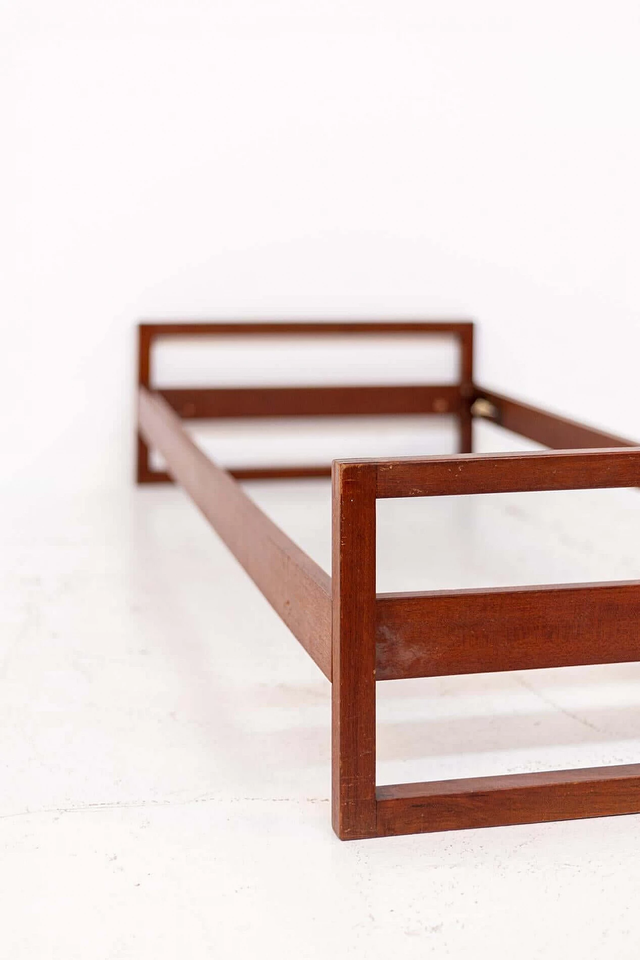 Gianfranco Frattini walnut single bed, 1950s 1405391