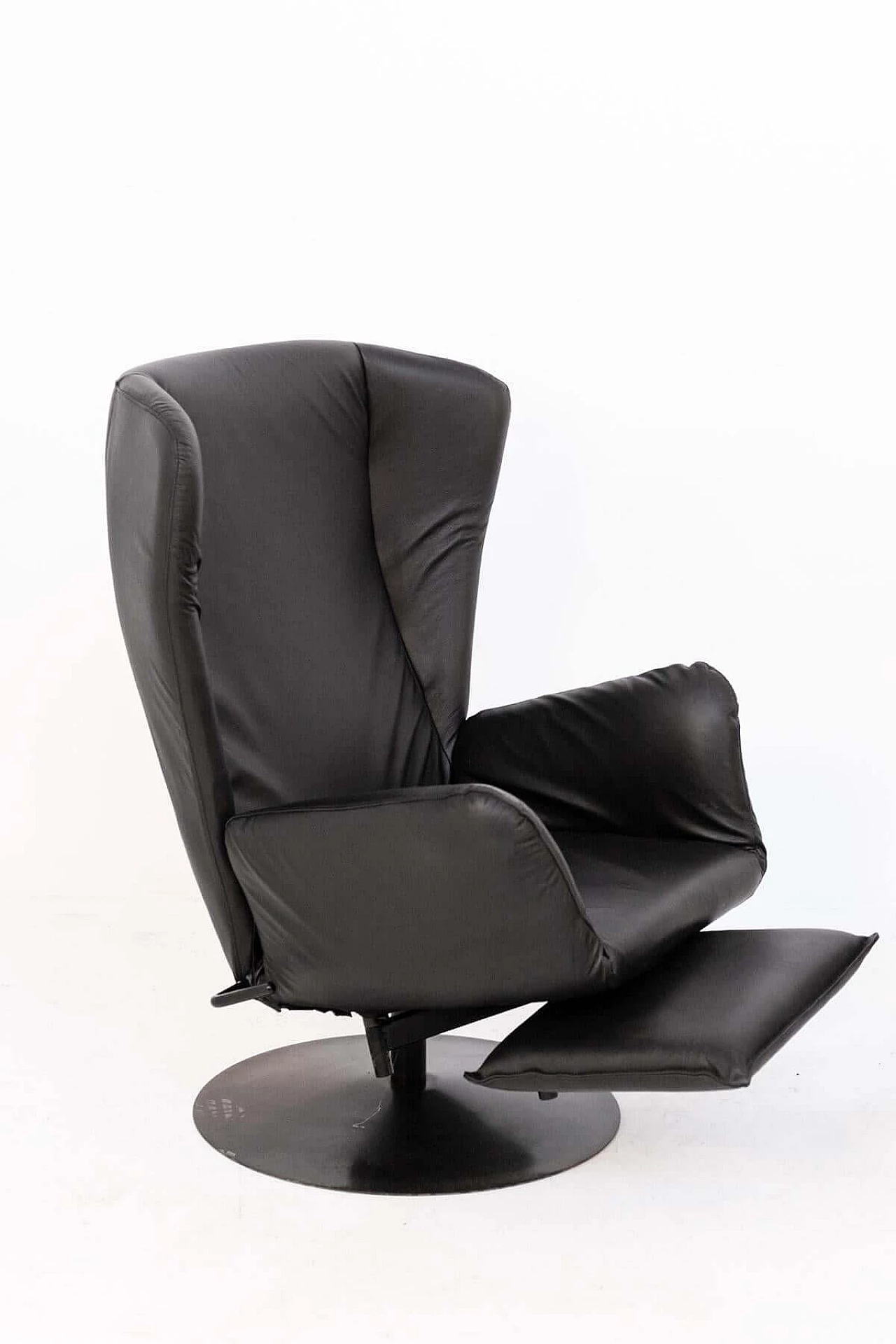 Pair of black leather armchairs with footrest cushion, 1970s 1405541