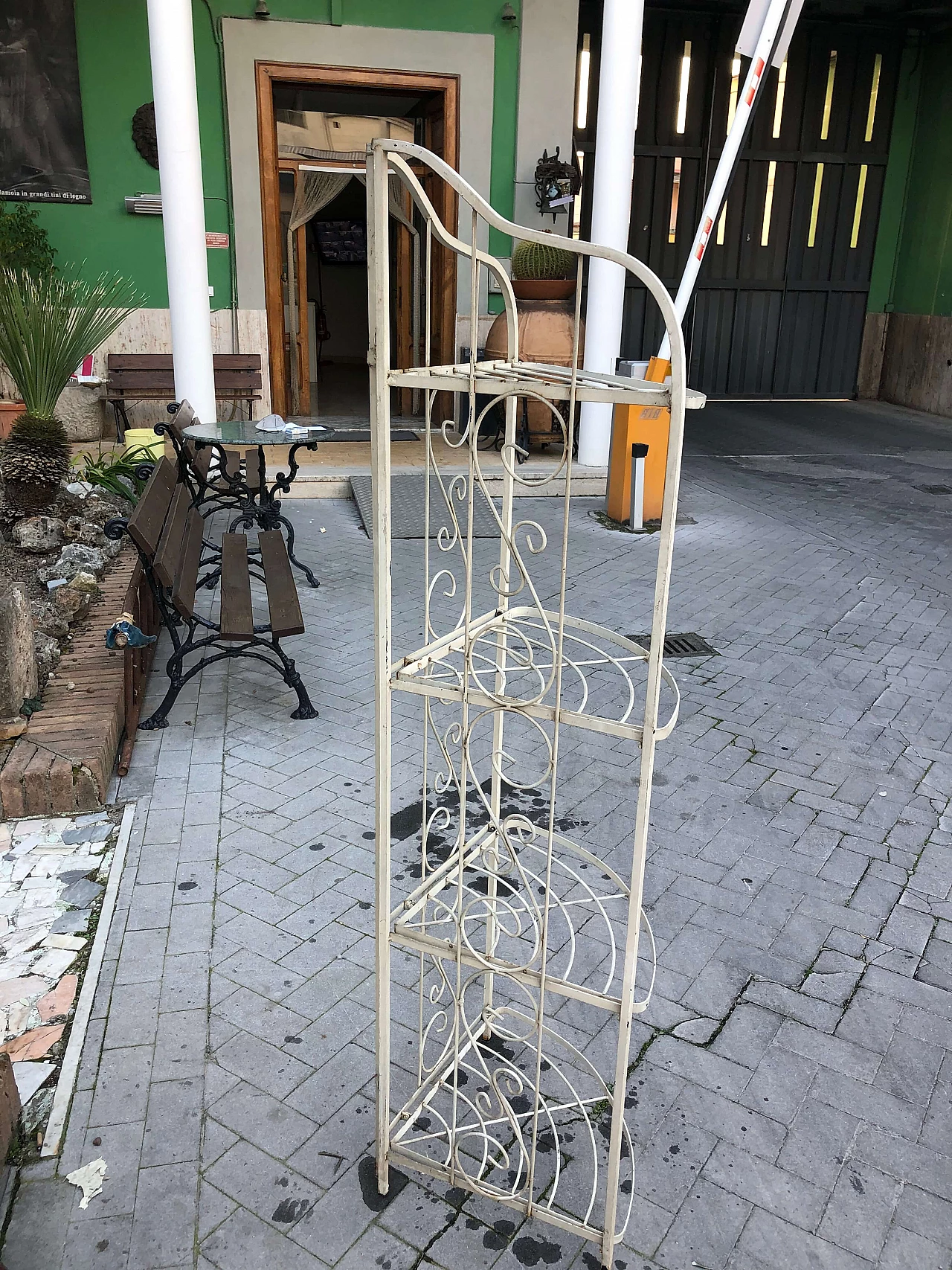 Etagere ferro battuto bianco, anni '60 1405817