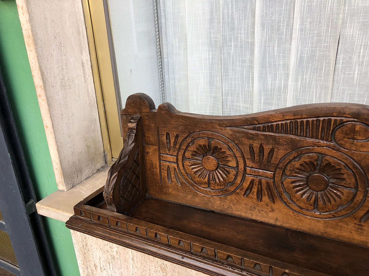Carved walnut shelf, 20th century 1405827