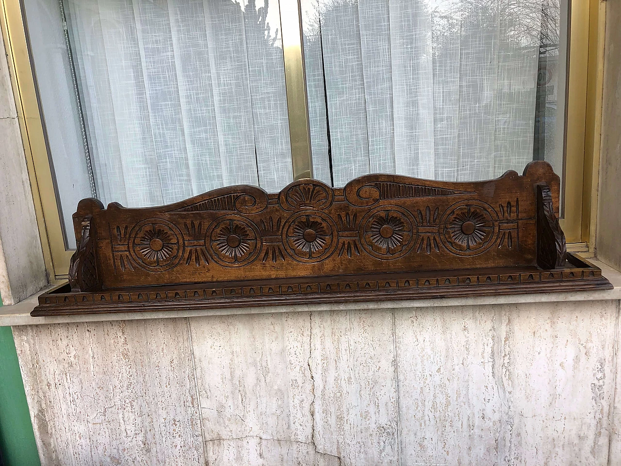 Carved walnut shelf, 20th century 1405831