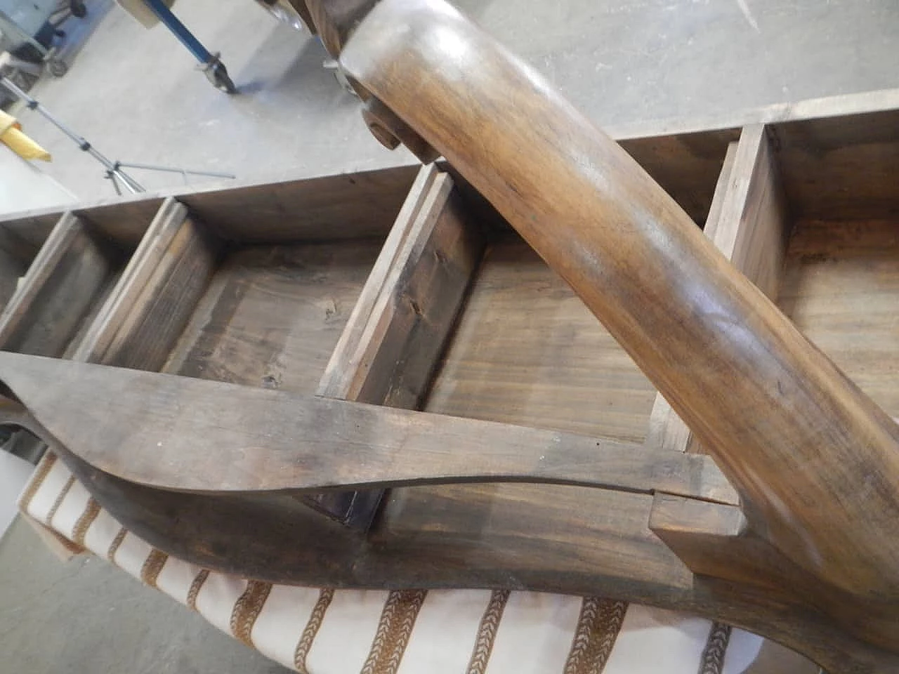 Fully inlaid walnut console table, 1950s 1405874