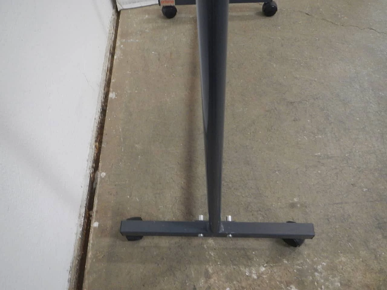 Prisma coat stand in painted iron, 1980s 1405912