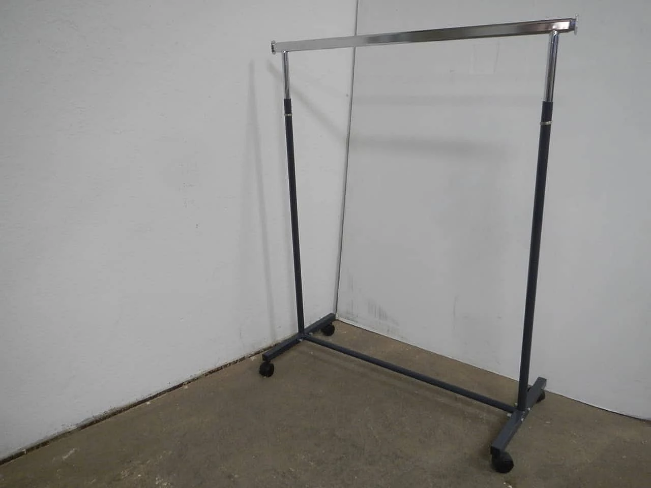Prisma coat stand in painted iron, 1980s 1405914