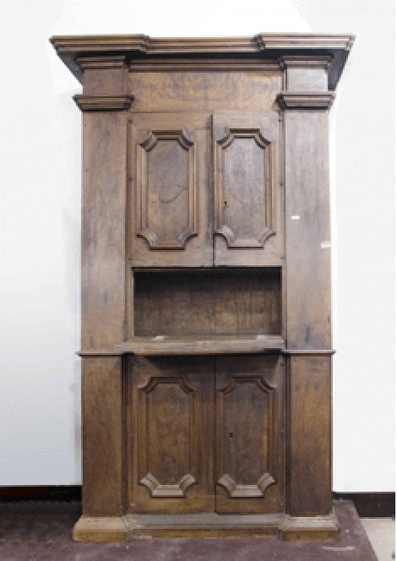 Solid walnut sideboard from the Louis XIV period, 18th century 1406317