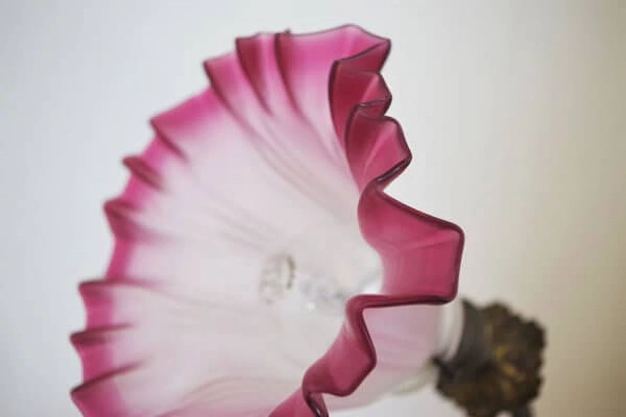 Lampada da parete in vetro colorato a forma di fiore, anni '50 1406630