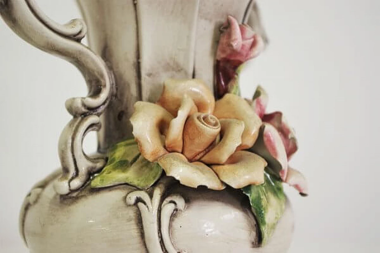 Brocca in ceramica di Capodimonte con decorazione floreale, anni '40 1406758