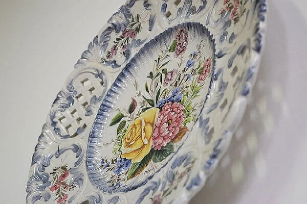 Piatto da parete in ceramica di Bassano dipinto con fiori, anni '70 1406951