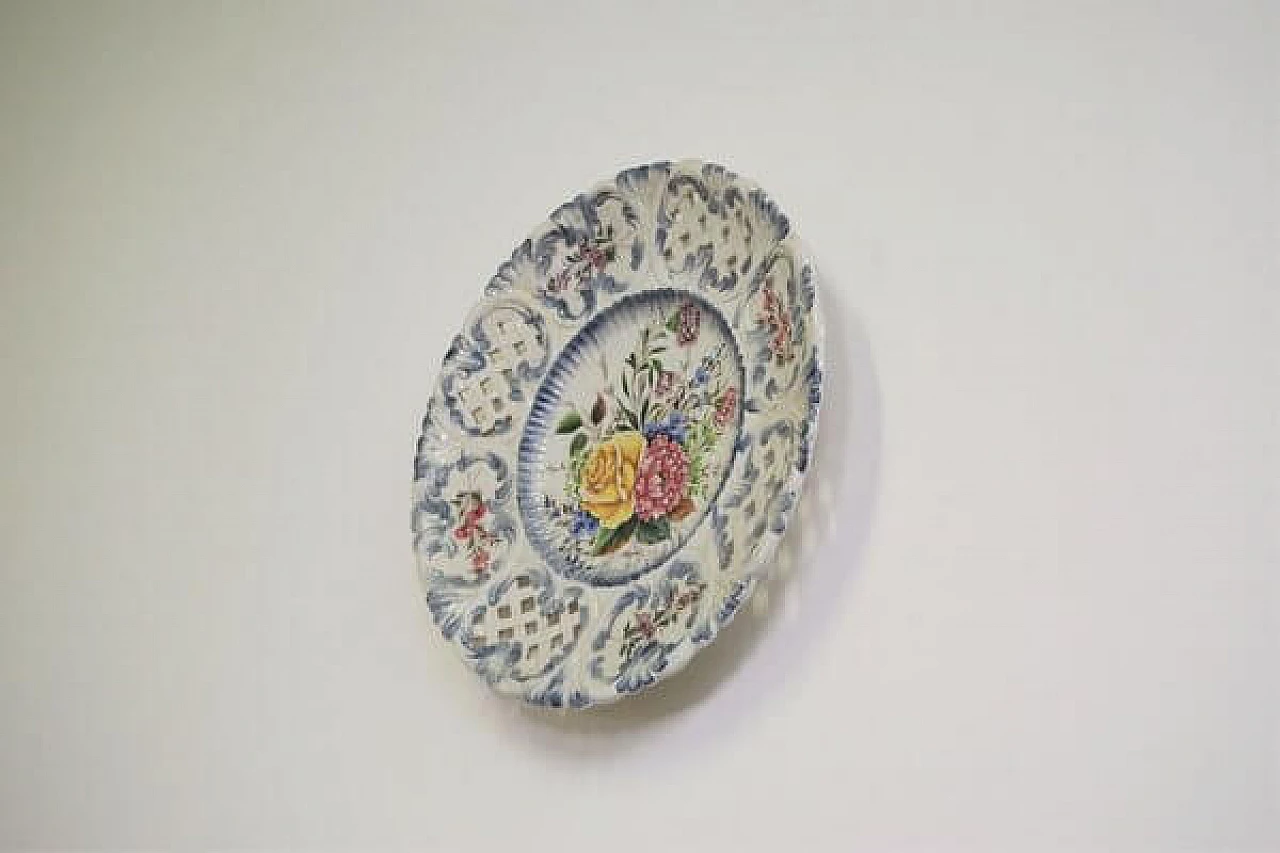 Piatto da parete in ceramica di Bassano dipinto con fiori, anni '70 1406955