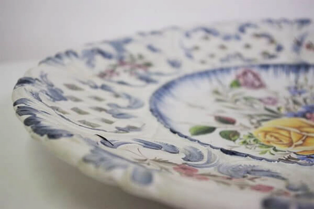 Piatto da parete in ceramica di Bassano dipinto con fiori, anni '70 1406959