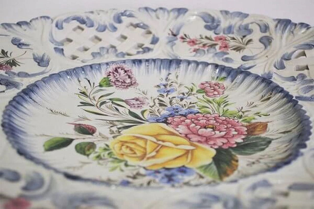 Piatto da parete in ceramica di Bassano dipinto con fiori, anni '70 1406960