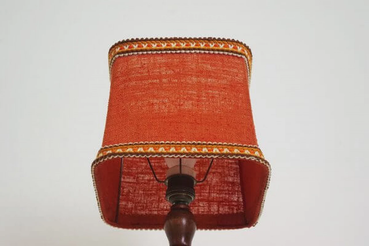 Lampada da tavolo in legno con paralume ricamato, anni '70 1407015