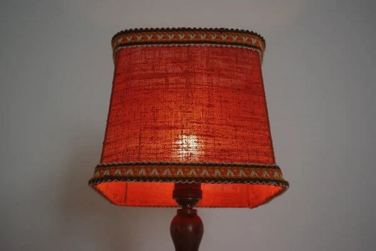 Table lamp in wooden with embroidered lampshade, 1970s 1407020