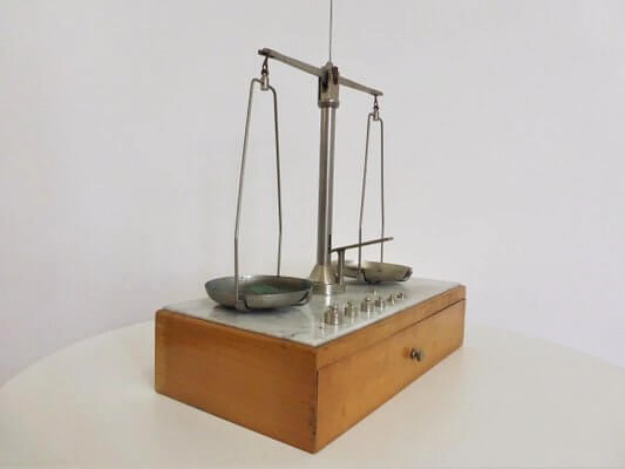 Bilancia da orefice in legno e ottone, anni '50 1407244