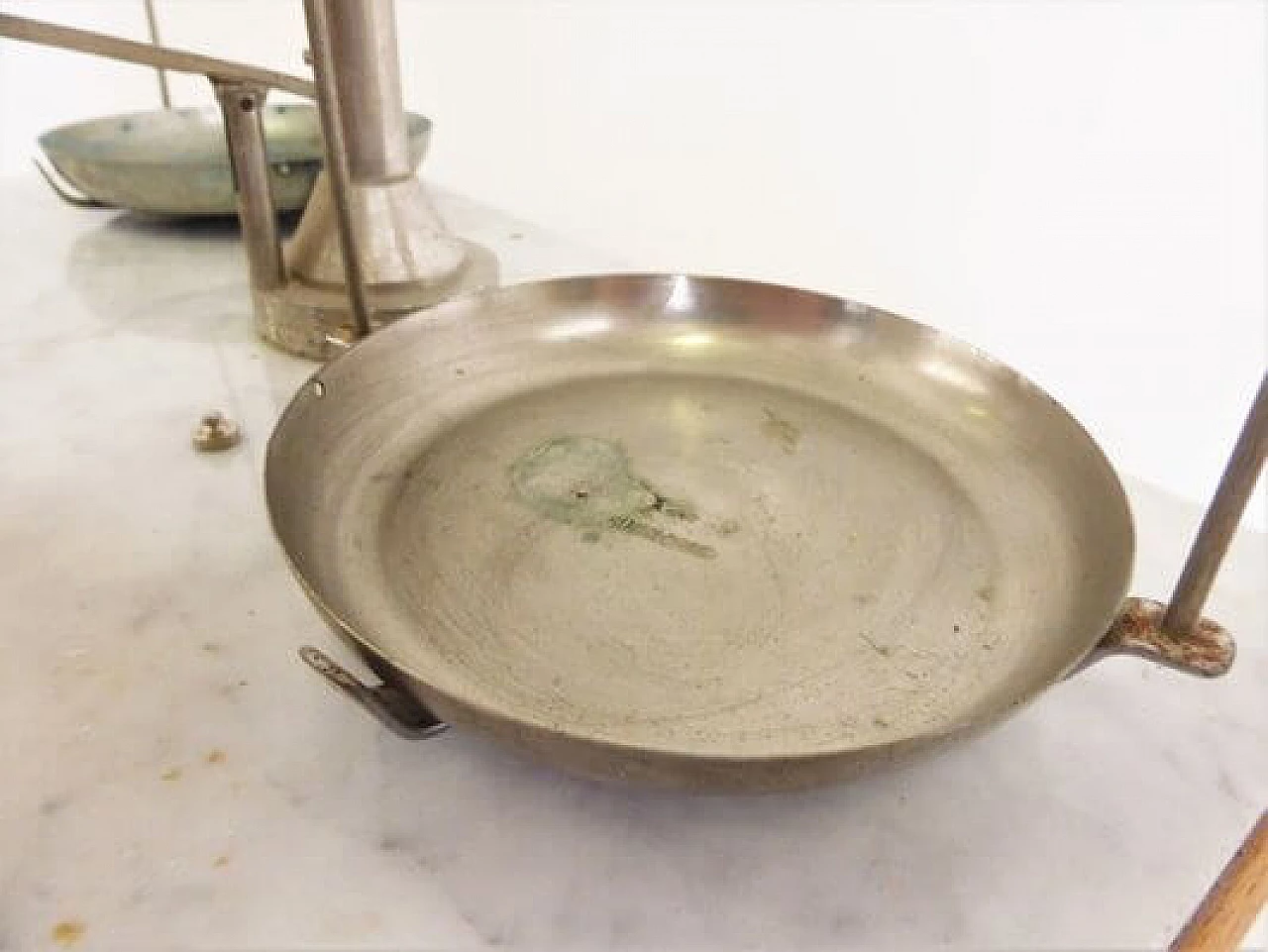 Bilancia da orefice in legno e ottone, anni '50 1407256