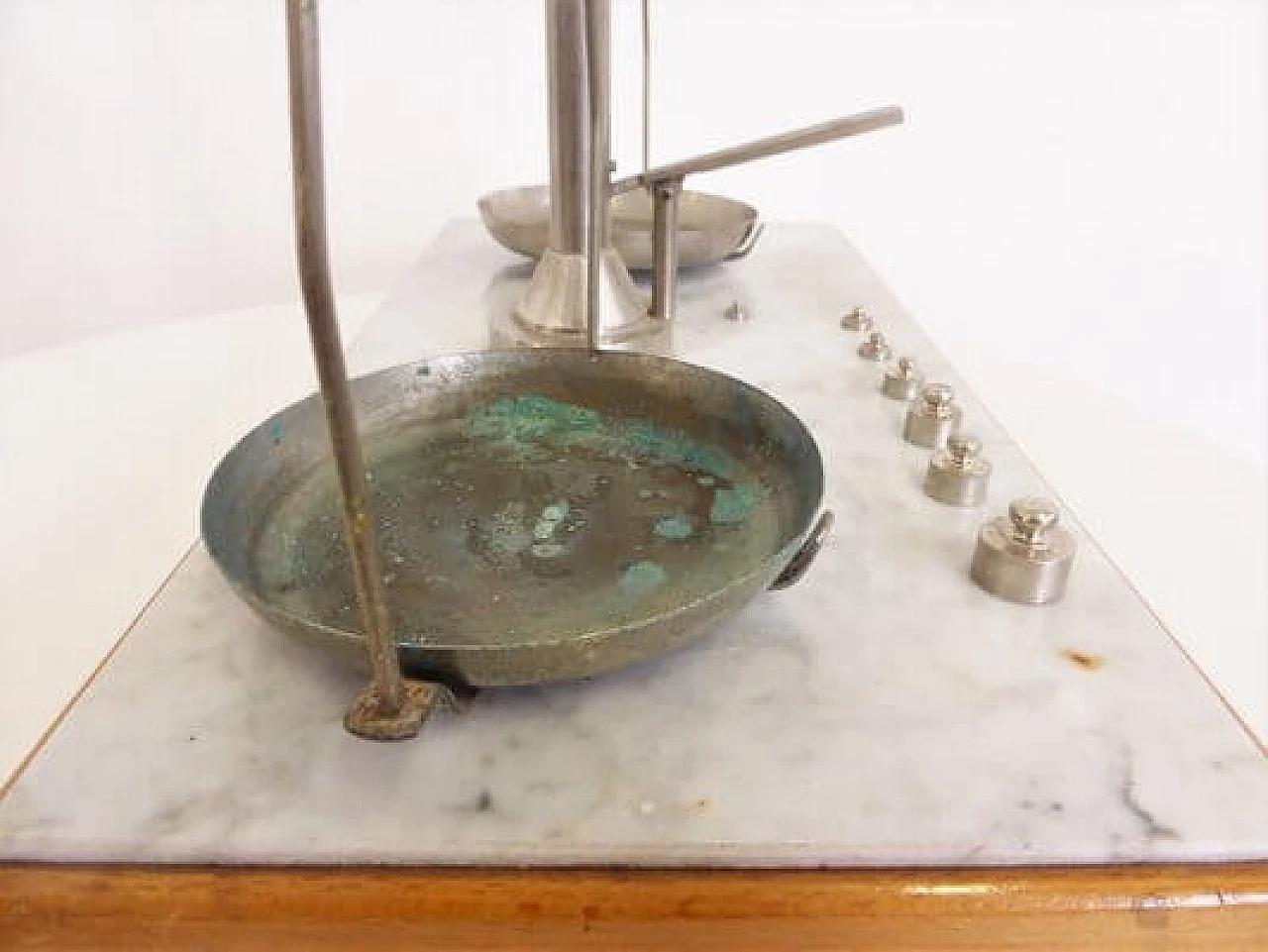 Bilancia da orefice in legno e ottone, anni '50 1407266