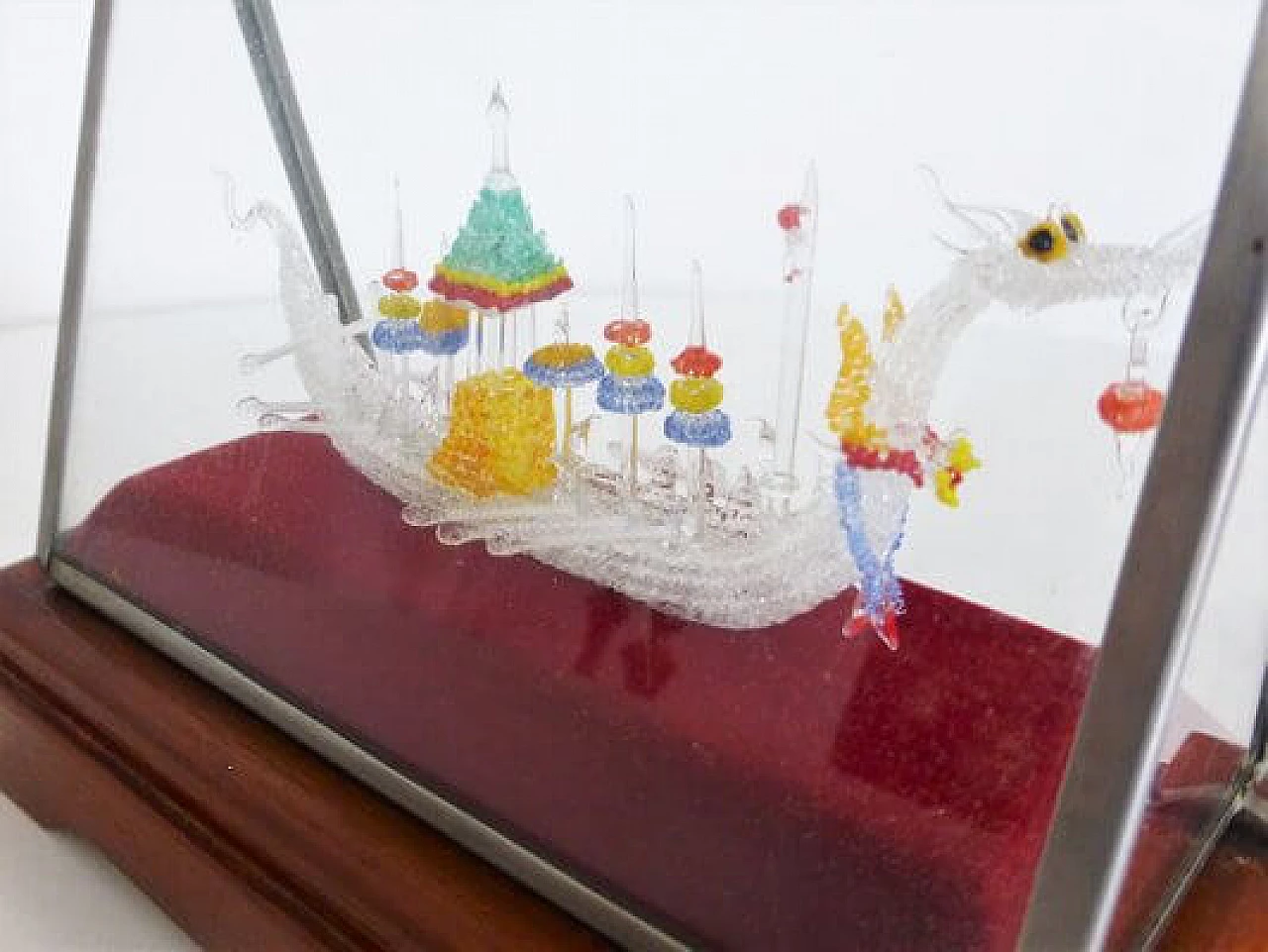 Teca di vetro con nave vichinga cinese fatta a mano, anni '60 1407273