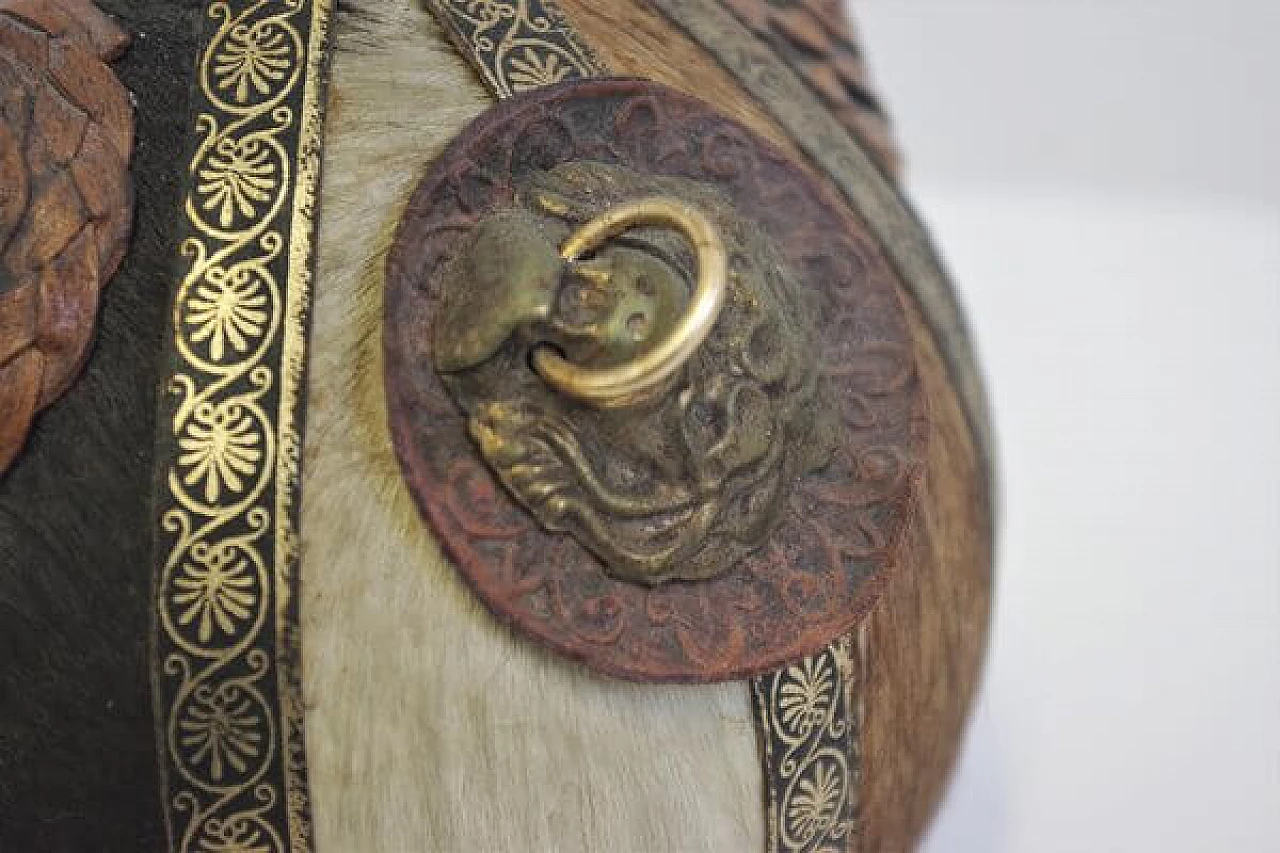 Brocca di vetro ricoperta di corda, cuoio e pelo di mucca, anni '50 1407487