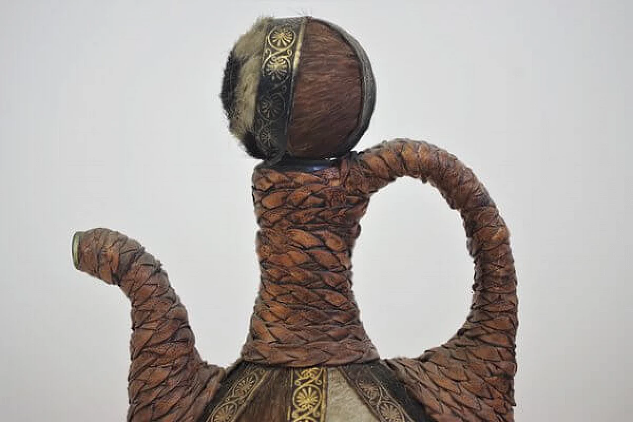 Brocca di vetro ricoperta di corda, cuoio e pelo di mucca, anni '50 1407571