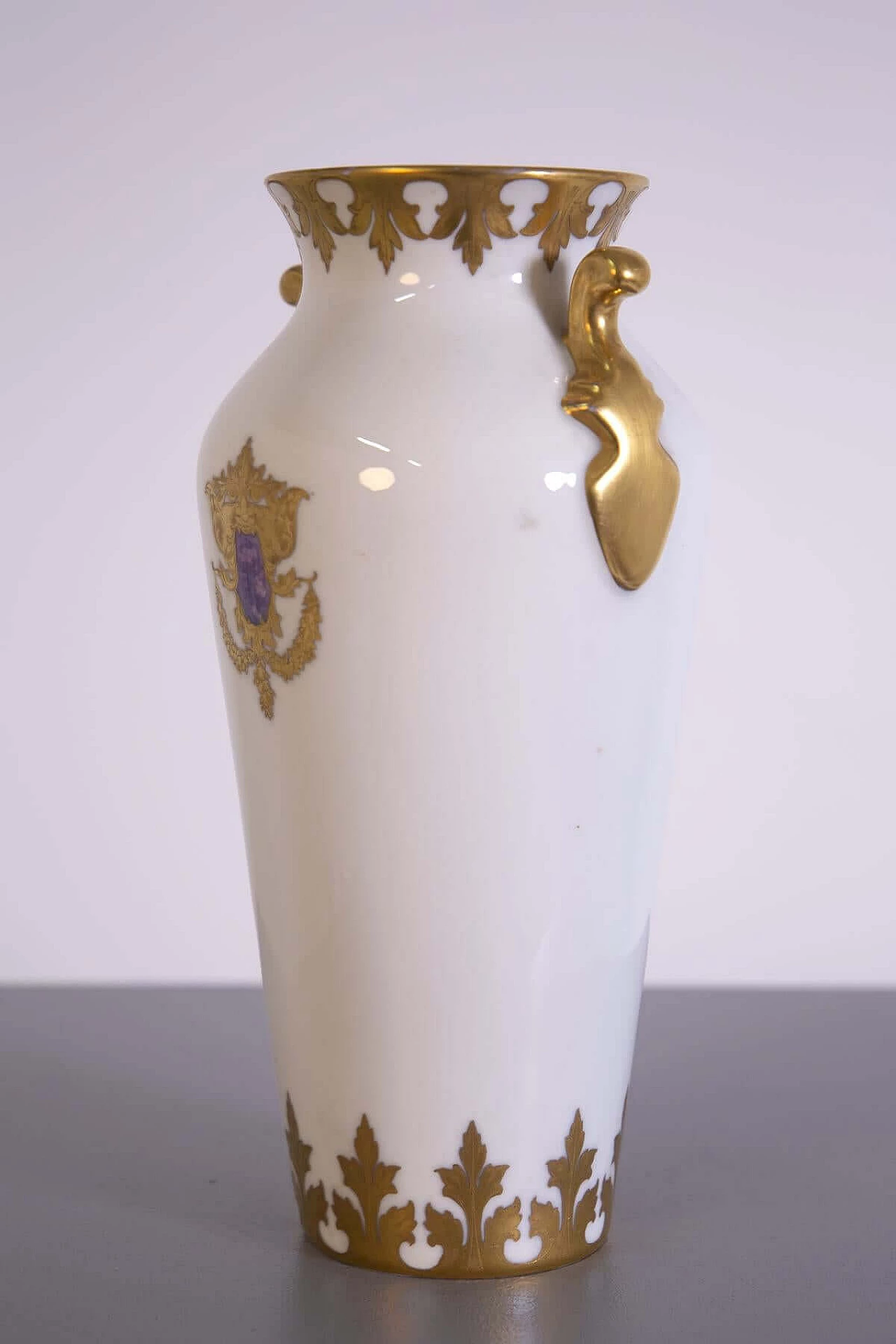 Vaso di Arrigo Finzi in porcellana, dipinto in oro, anni '50 1408464