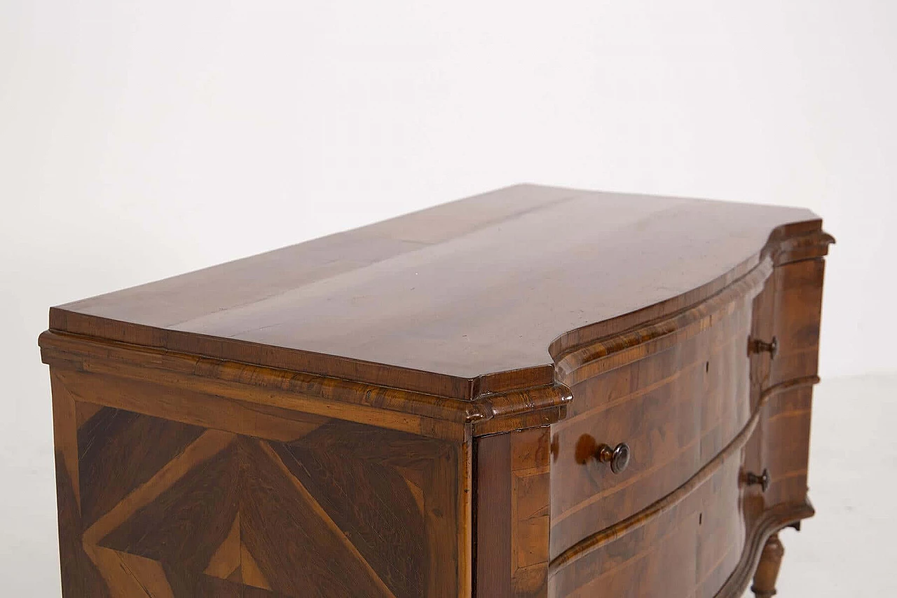 Walnut-root chest of drawers with inlaid decoration, 18th century 1408635