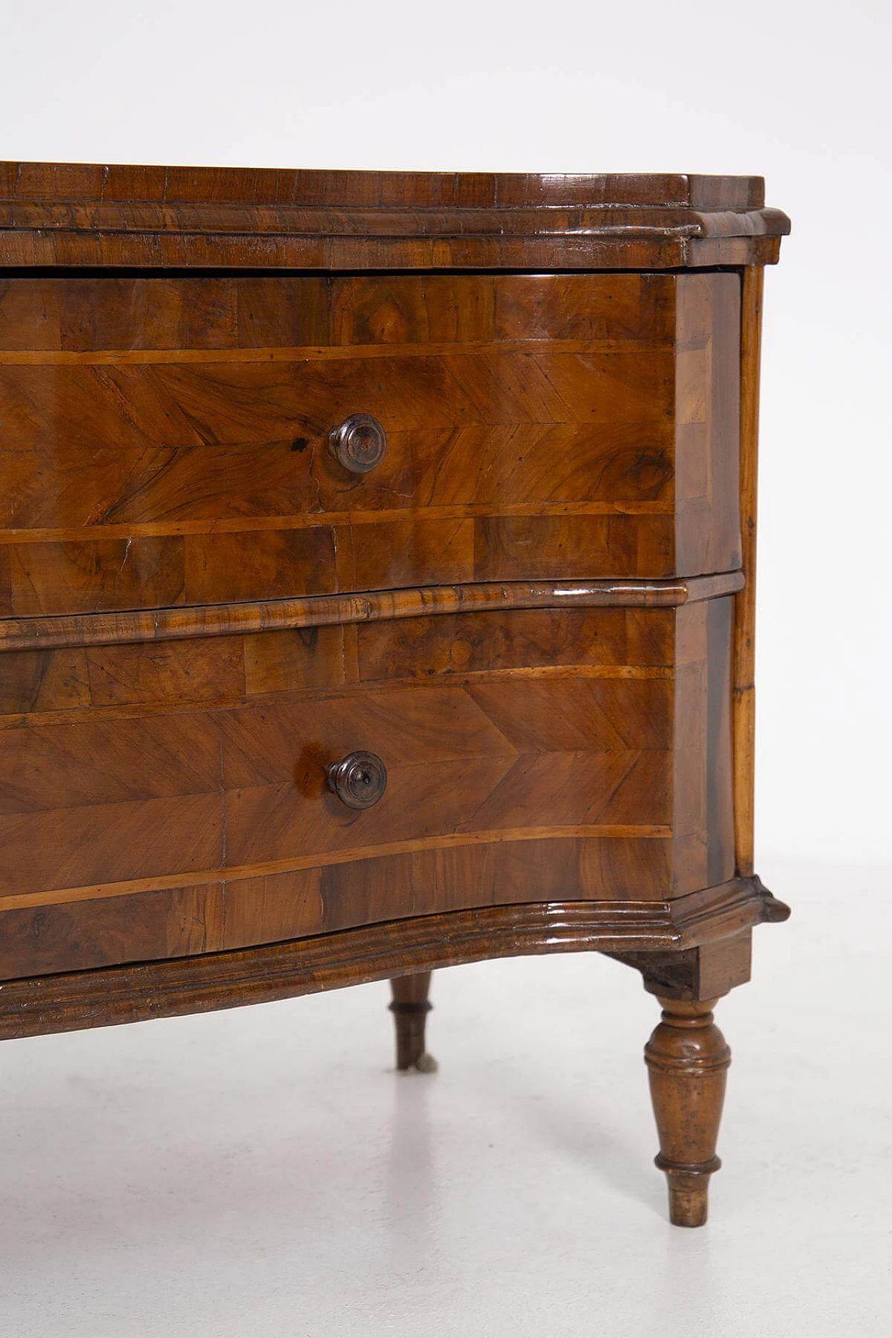 Walnut-root chest of drawers with inlaid decoration, 18th century 1408636