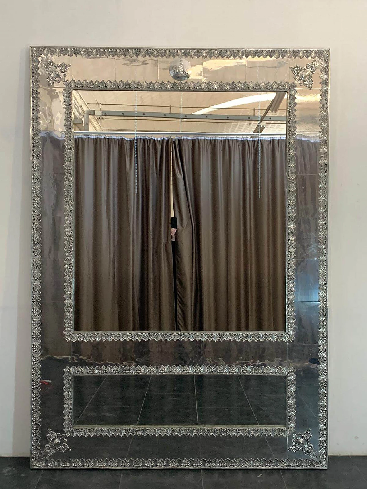 Grande specchio in metallo di Piero Figure per Athena, anni '80 1409794