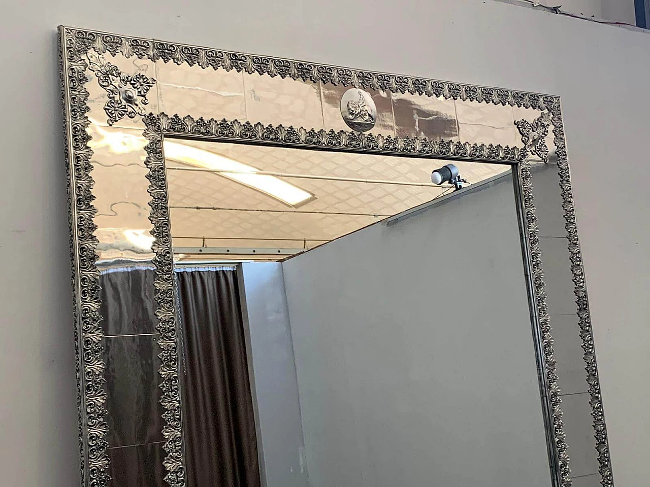 Grande specchio in metallo di Piero Figure per Athena, anni '80 1409797