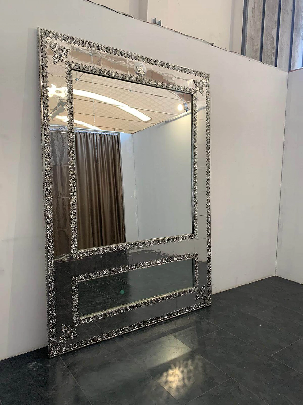 Grande specchio in metallo di Piero Figure per Athena, anni '80 1409802