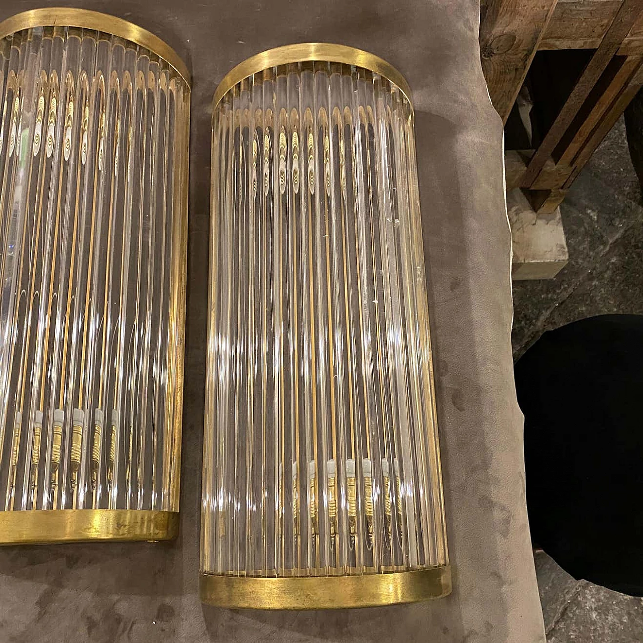 Pair of wall sconces in glass and brass, 70s 1409914
