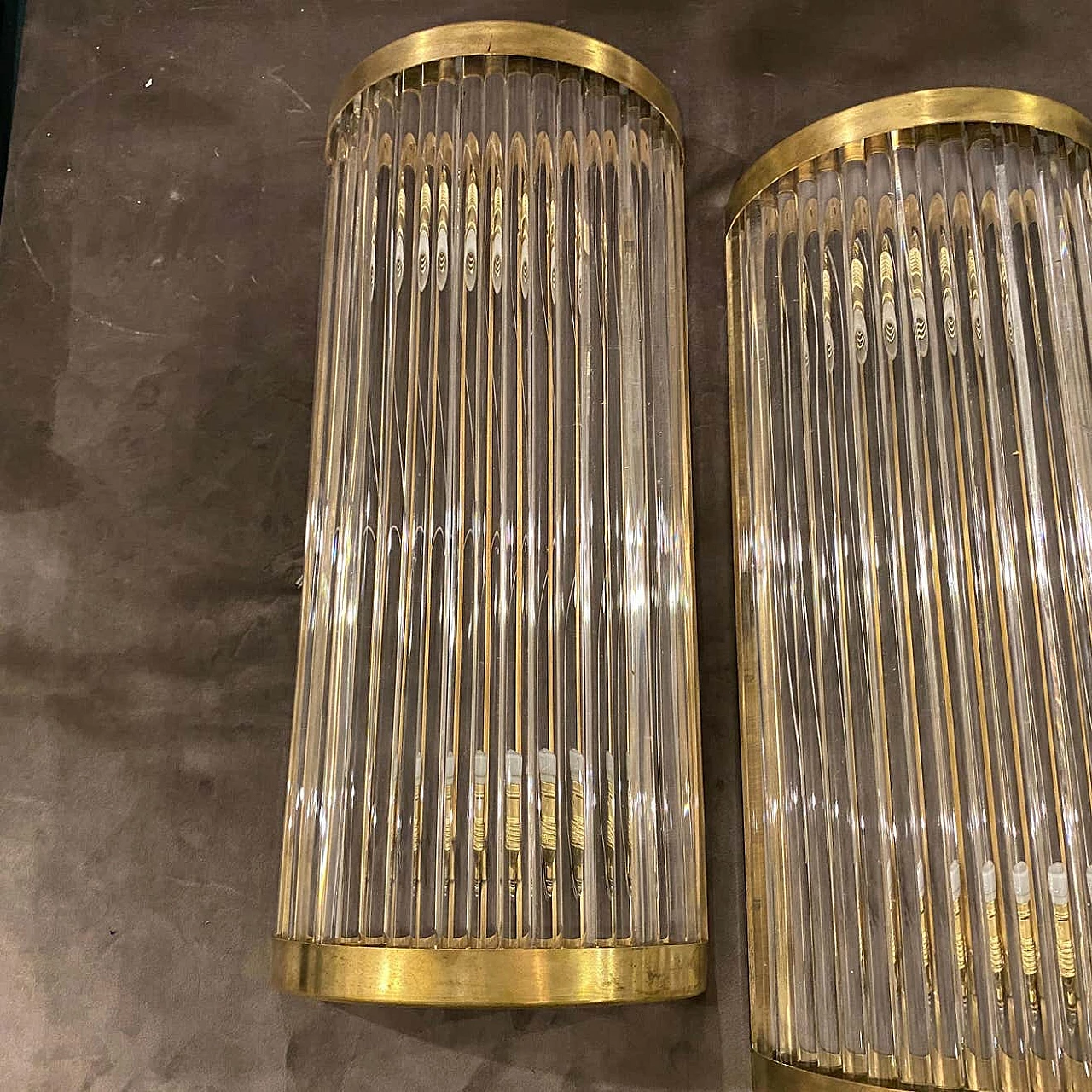 Pair of wall sconces in glass and brass, 70s 1409915