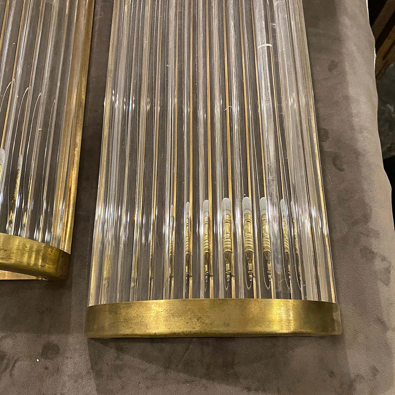 Pair of wall sconces in glass and brass, 70s 1409916